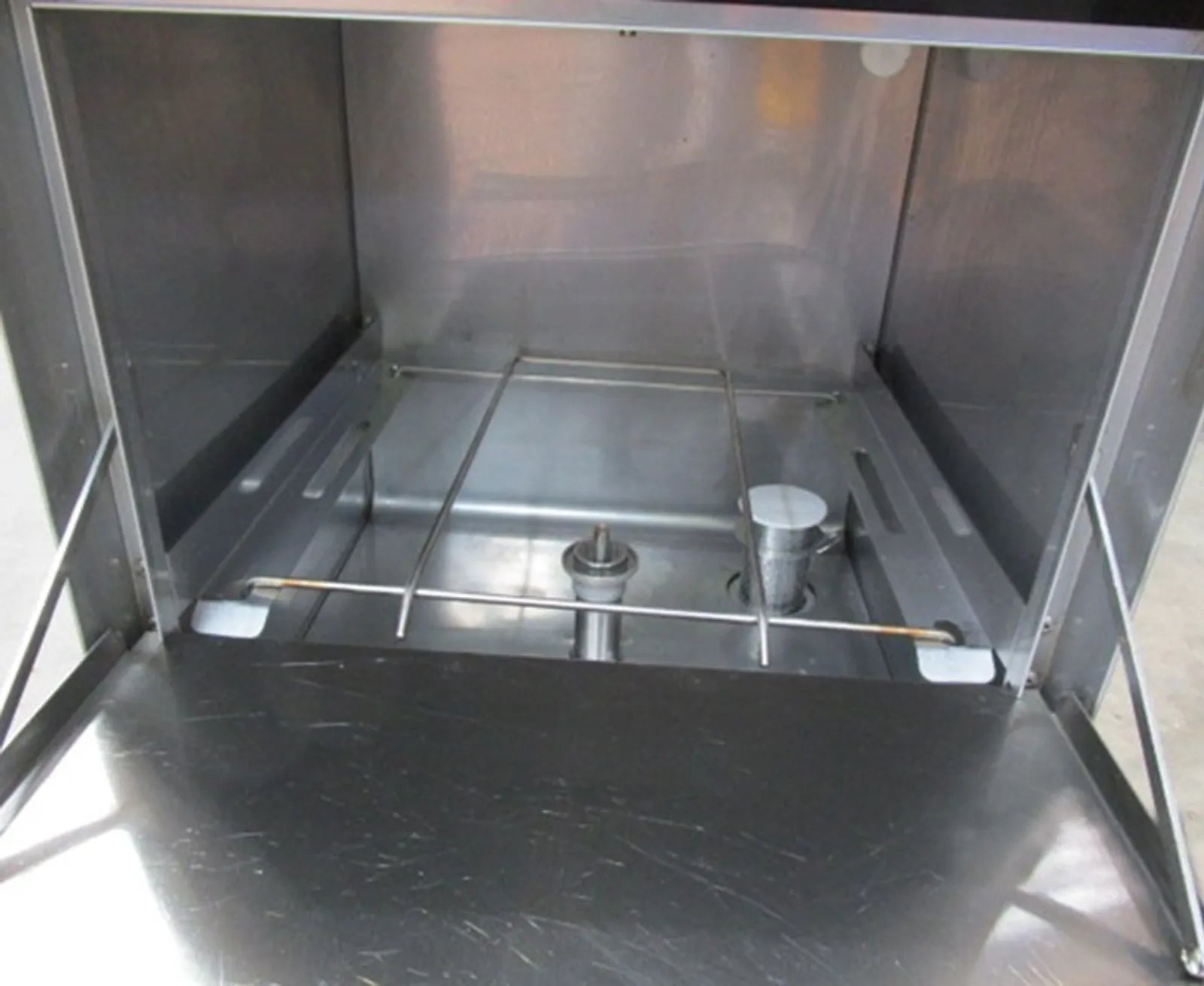 Washtech GM-R - Professional Undercounter Glasswasher / Dishwasher - 450mm Rack - Clearance (3)