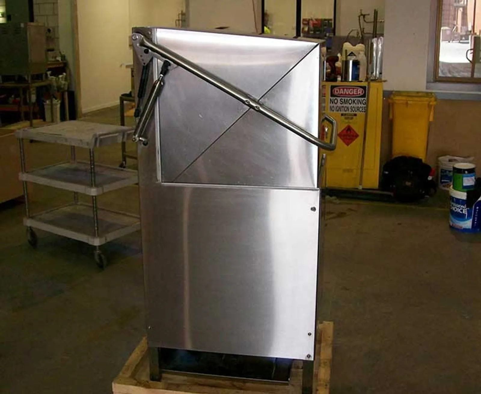 WEXIODISK WD-PRM-6 PASSTHROUGH PRE-RINSE WASHER WITH AUTO HOOD - Clearance