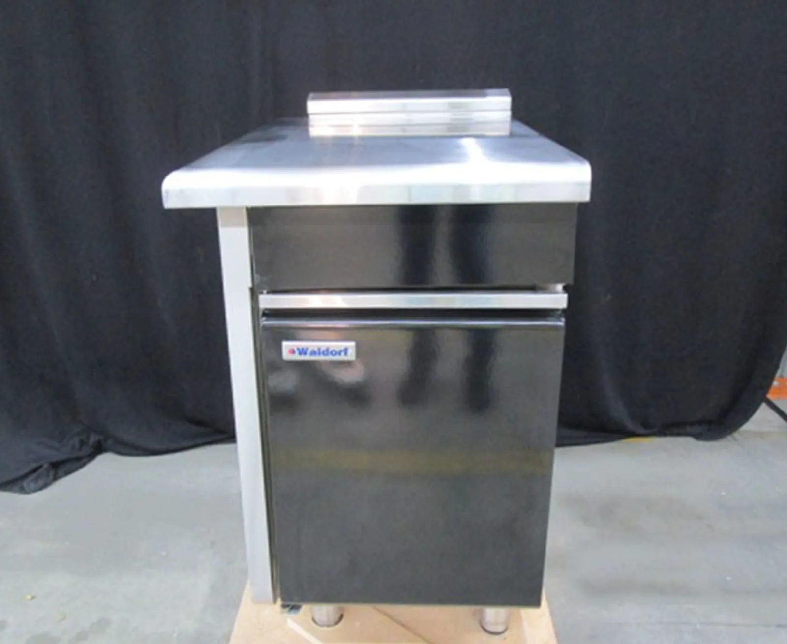 Waldorf Bold BTLB8550-CD-LH - 550mm Bench Top Low Back Version - Cabinet Base With Fixed Front Panel - Clearance