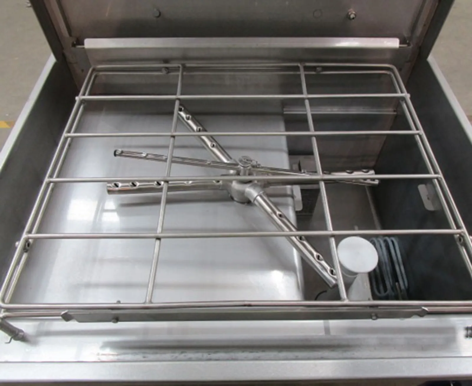 Washtech AL8 - Passthrough Warewasher - 500mm x 600mm Rack - Clearance (2)