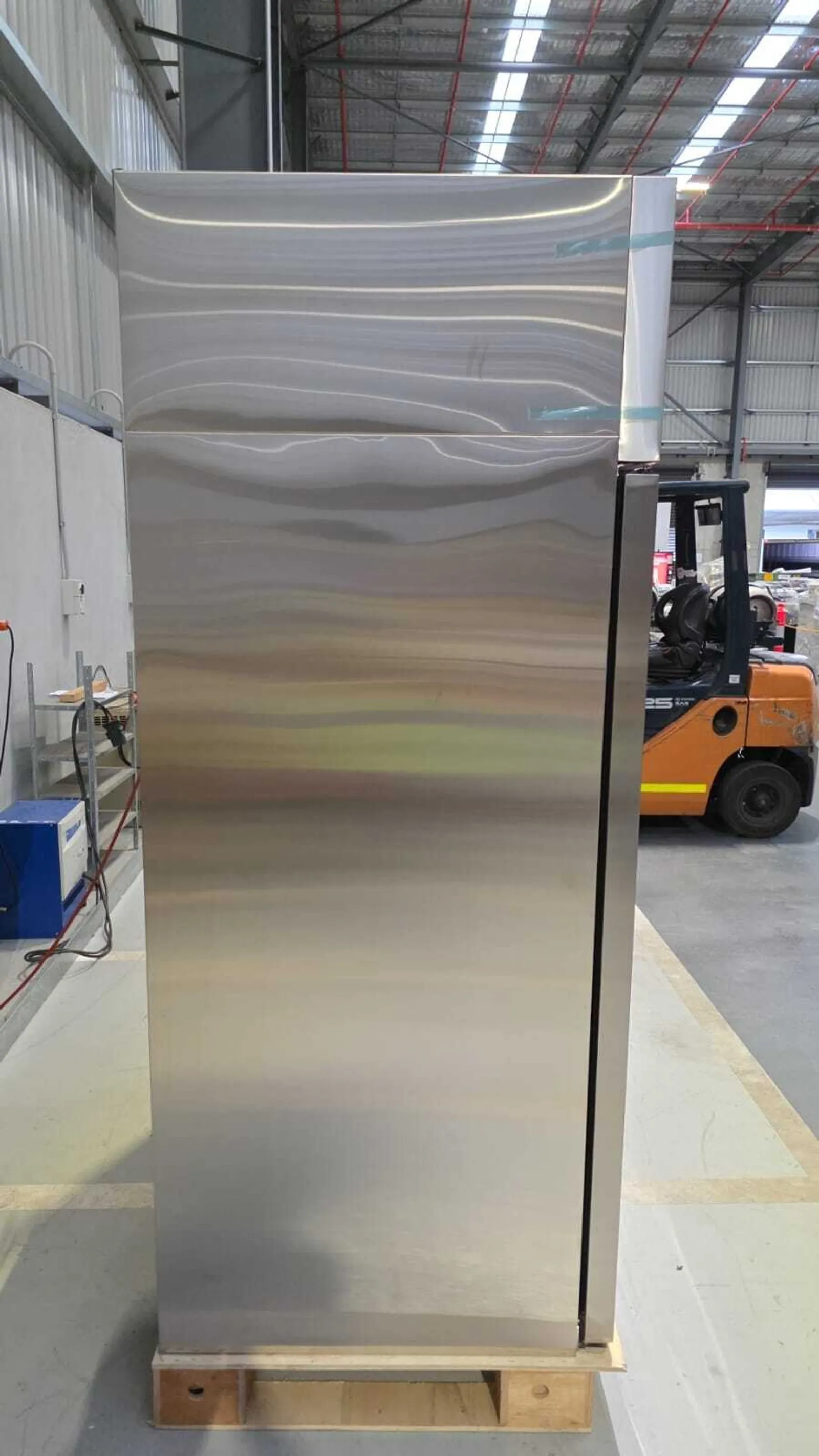 SKOPE ProSpec PG21.UPF.2.SD - 2 Solid Door Upright GN 2/1 Freezer - Clearance