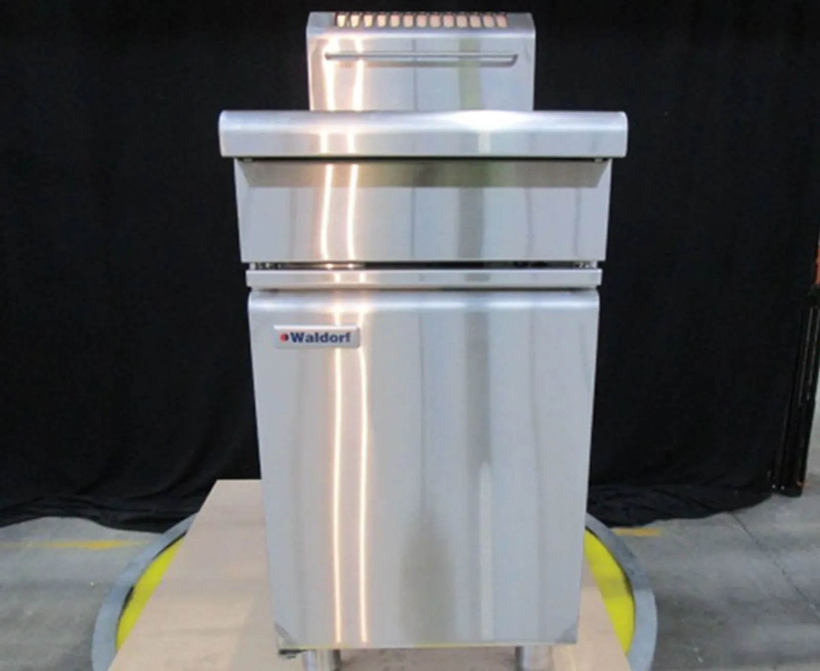 Waldorf 800 Series FN8120G - 450mm Single Pan Gas Fryer - Clearance (2)