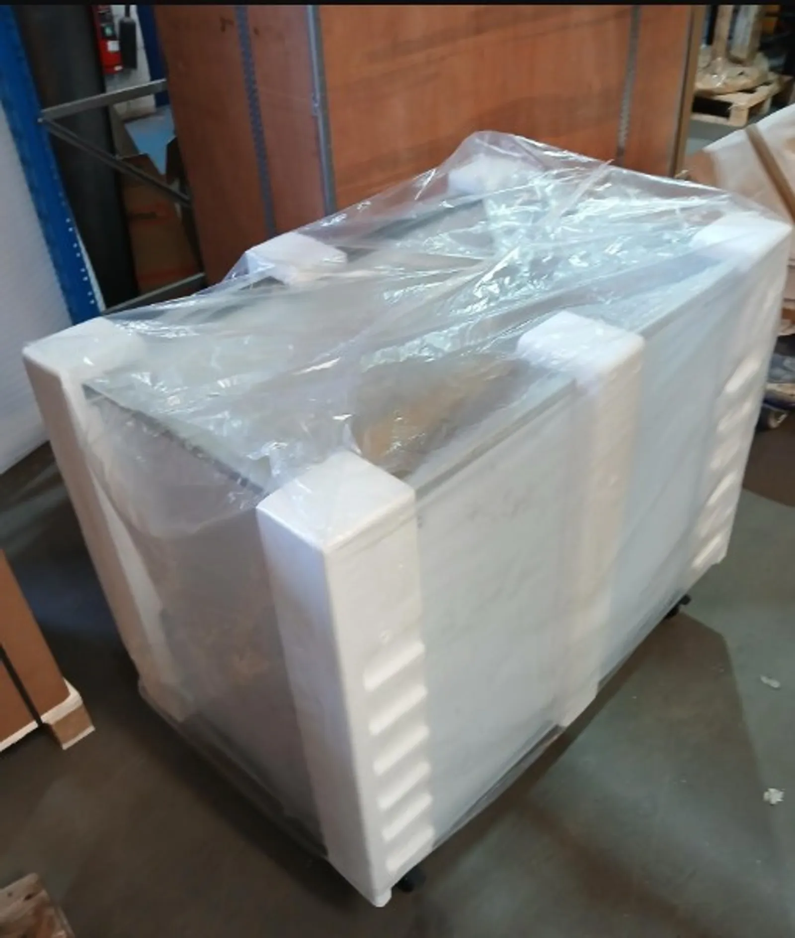 Bromic CF0300FTFG - Display Chest Freezer - 296L - Flat Glass Top -  Clearance