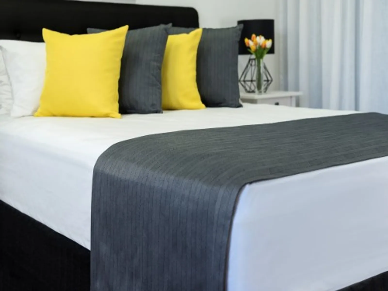 Alliance 21143 - Throw Newington Charcoal QB 60x240